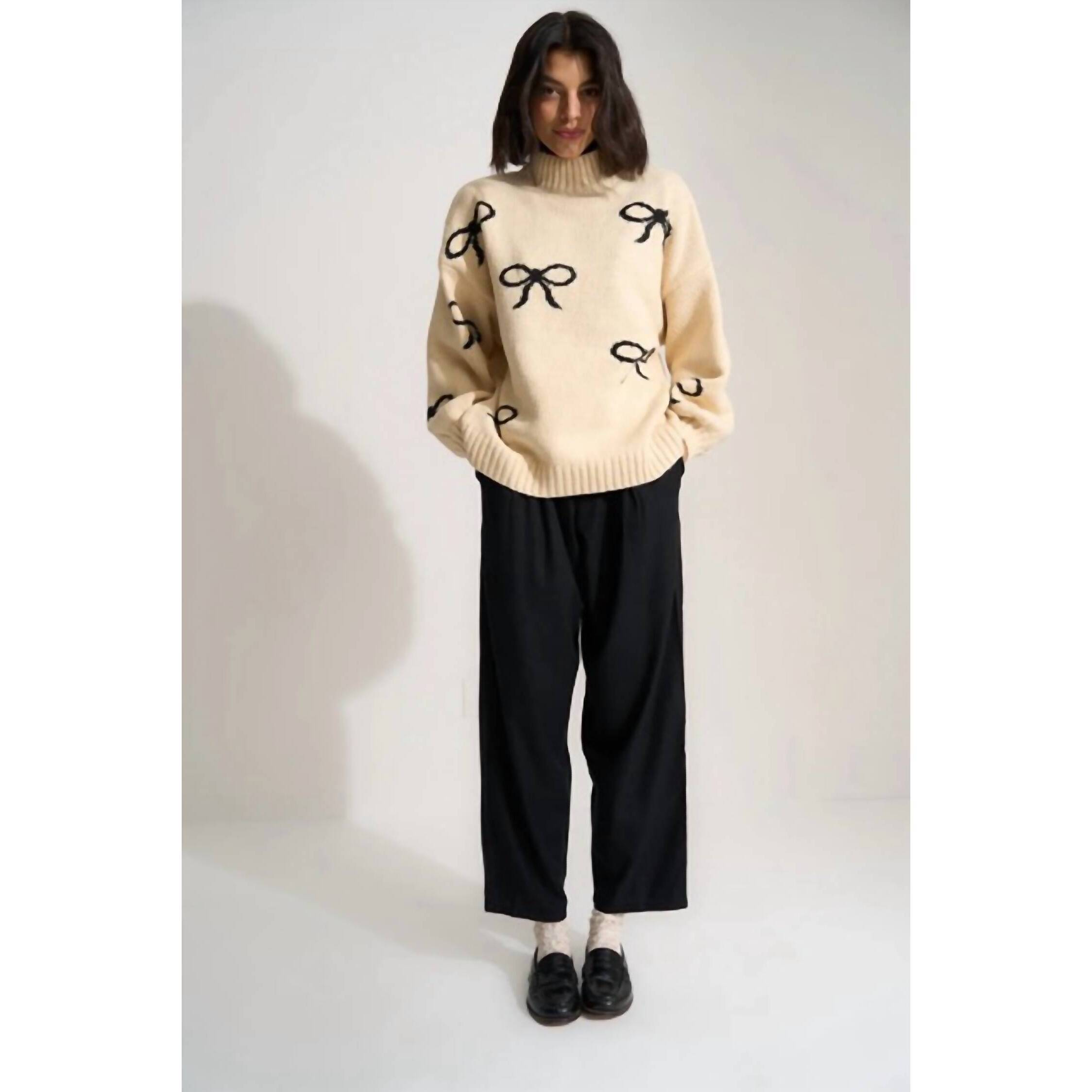 New Callahan Bellamy Chunky Knit Pullover Sweater In Creme Bow